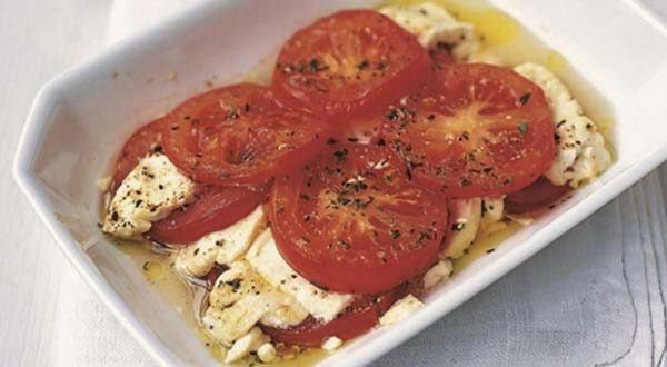Duszony ser Feta z pomidorami